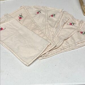 6 Table Cover Floral Embroidered Cream Napkins